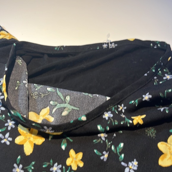 Floral black and yellow t-shirt! - Picture 3 of 4
